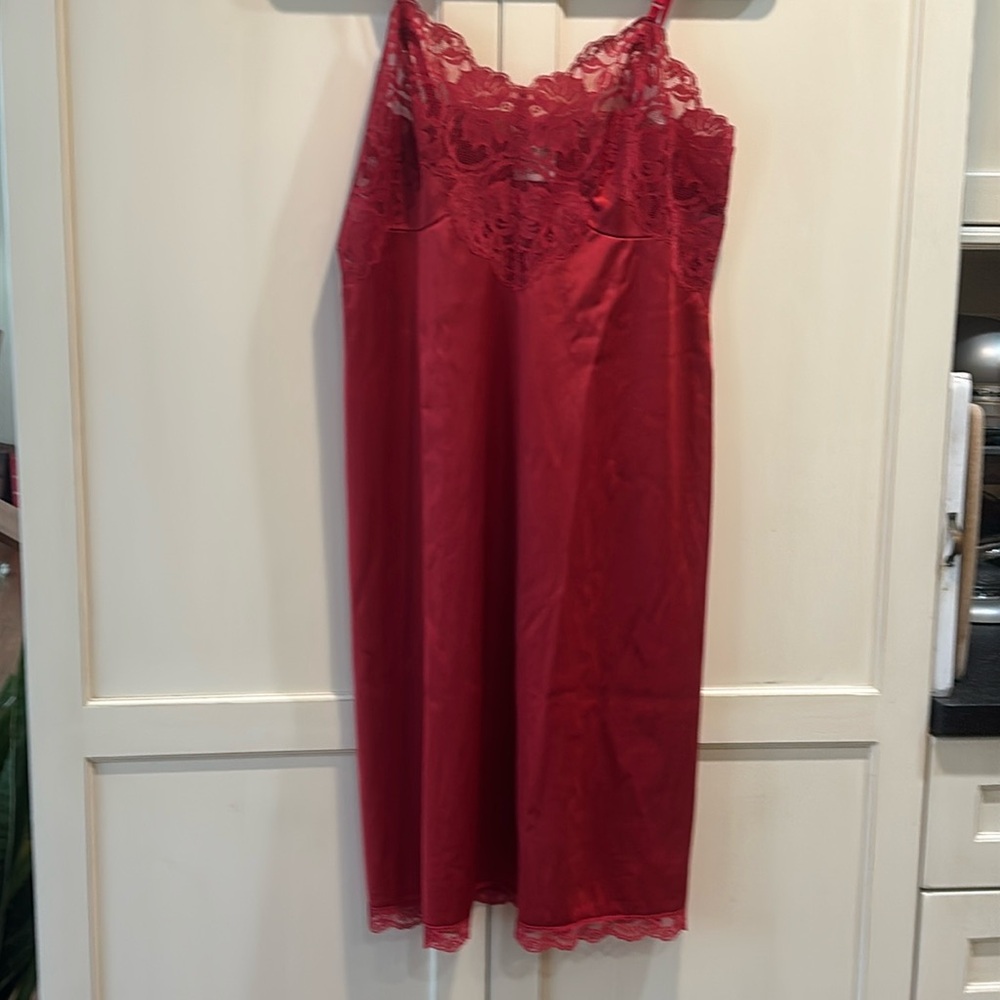 Vintage hand dyed slip with lace bodice. Size M